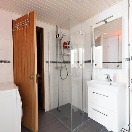 2ndhomes Spacious & 3br With Sauna & Balcony *