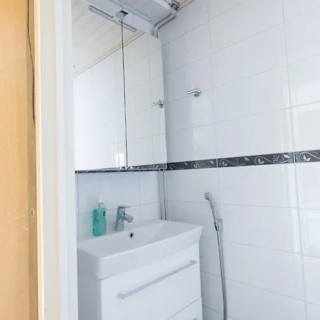 Lägenhet 2ndhomes Spacious & 3br With Sauna & Balcony Helsingfors