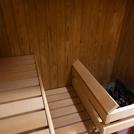 2ndhomes Spacious & 3br With Sauna & Balcony *