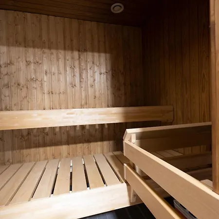 Daire 2ndhomes Spacious & 3br With Sauna & Balcony